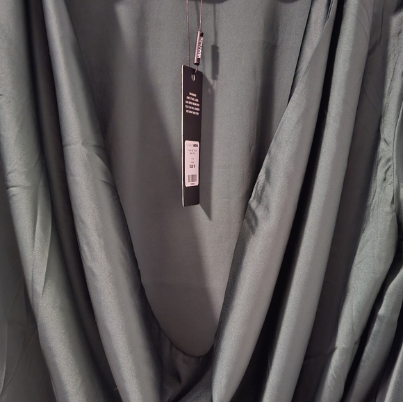 *NWT* Fashion Nova - Touch By Touch Satin Top - Hunter Green - Picture 5 of 9